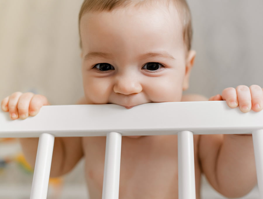 La dentición del niño de 11 meses (síntomas, rechinamiento, dolor, alimentación, cepillado)