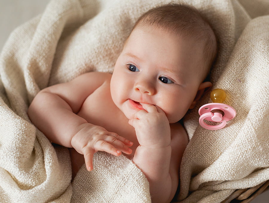 ¿Cuándo les crecen las cejas a los bebés? ¡Y por qué no deberías preocuparte!