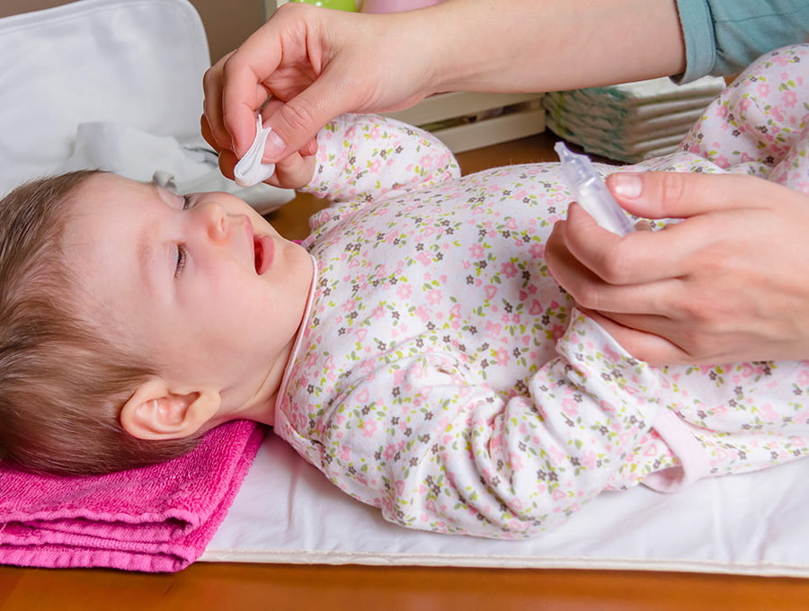 Un bebé ingirió accidentalmente gotas de suero salino ¿Cuánto es demasiado?
